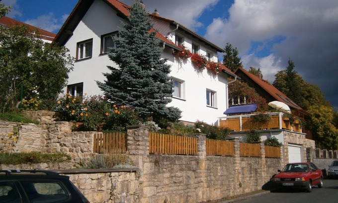 Jena-Nord Apartment | Tranquil 4-Star Apartment with Kitchen & Breakfast Included