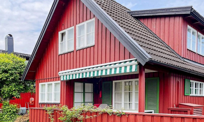 Grisslehamn House | Stylish 4-Star Holiday Home with Oceanfront Bliss