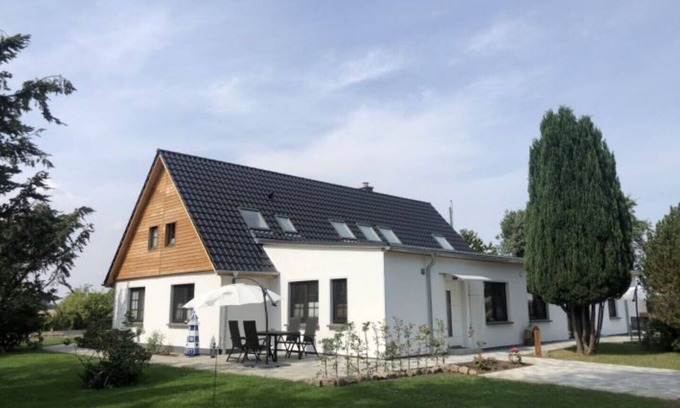 Kirchdorf Apartment | Exceptional 4-Star Apartment with Garden Near Boddenstrand