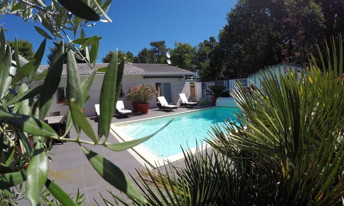 Biganos Villa | 4-Star Villa with Heated Pool in Arcachon Basin