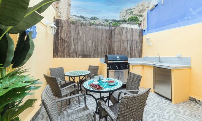 Alicante City Centre House | Central Alicante Retreat with Ocean View and Spa Amenities