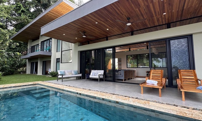 Dominicalito House | Oceanfront Suites with Pool Near Beautiful Dominicalito