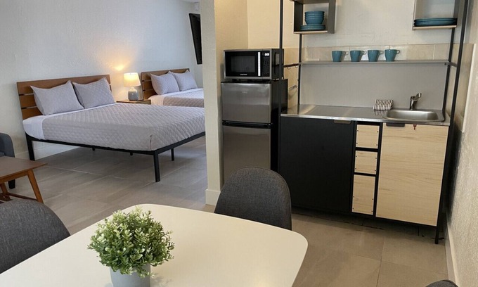 Bay Esplanade Apartment | Cozy Surf n Sand Studio Apartment by the Water – 10/10 Rated
