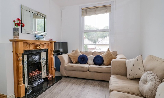 Llangollen Cottage | Pet-Friendly Haven with Garden at 4 Tanyrallt Terrace