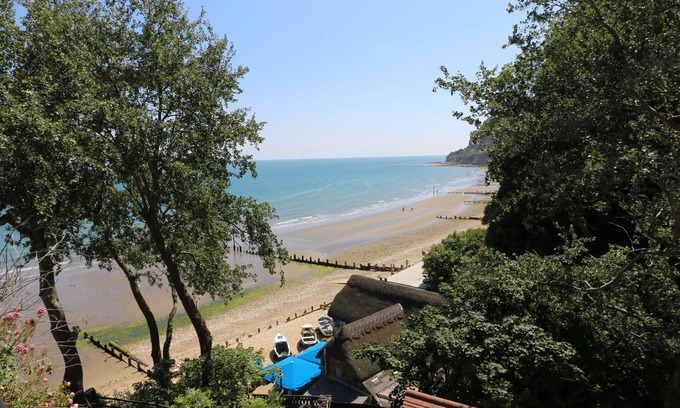 Brading Cottage | Explore The Old Post Office Mews: Family-Friendly Retreat