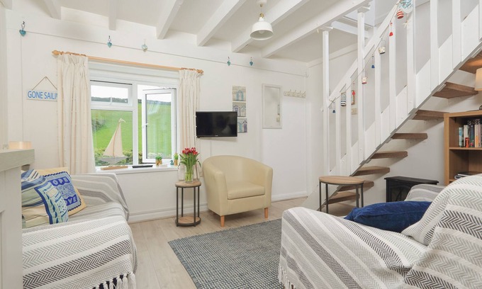 Hope-Cove Cottage | Discover 4 Thornlea Mews: Pet-Friendly Oasis in Hope Cove