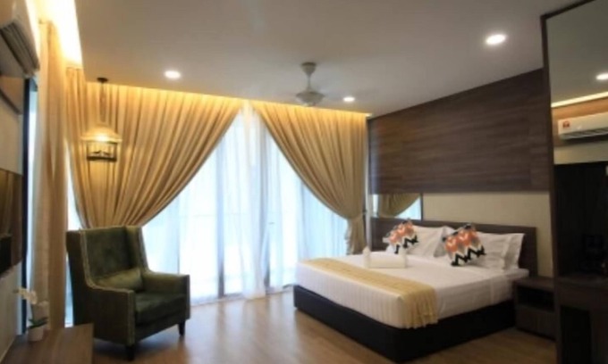 Seri Kembangan Apartment | Elegant Tropical Evilla Executive Suite with Spa & Pool