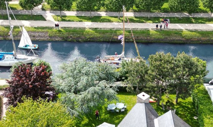 Vannes Villa | Elegant Villa by the Water with Jacuzzi & Marina Access
