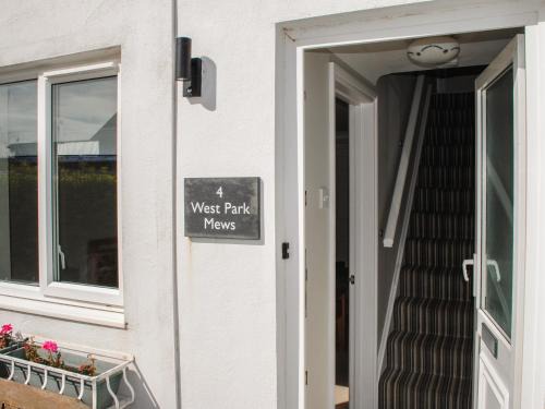 Hope-Cove House | Discover 4 West Park Mews: Pet & Child Friendly Retreat