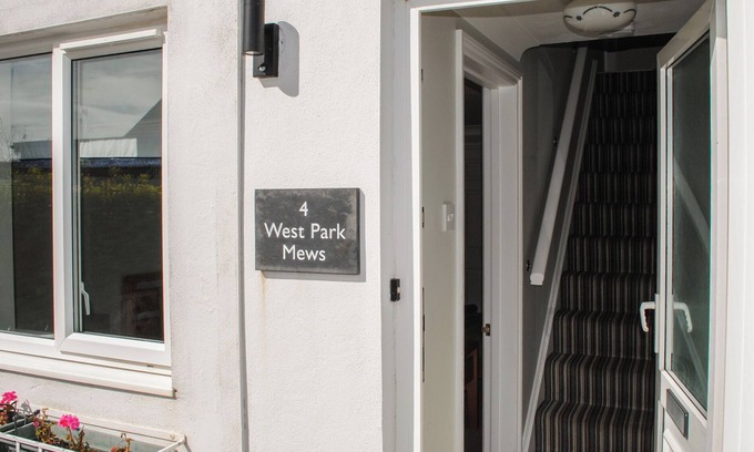 Hope-Cove Cottage | Discover 4 West Park Mews: Pet Friendly Holiday Cottage