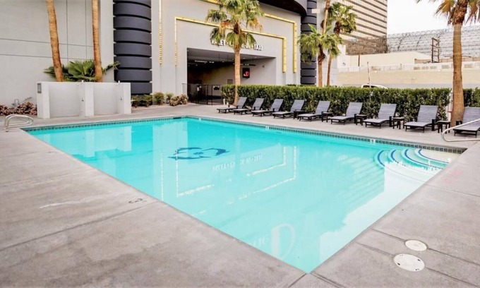 Downtown Las Vegas House | Deluxe Two Queens - City View Room at The D Las Vegas