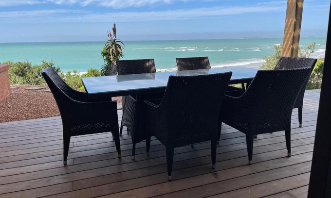 Paradise Beach House | Oceanfront 4 Zwaan: Guest Rated 9.6 with Ocean Views
