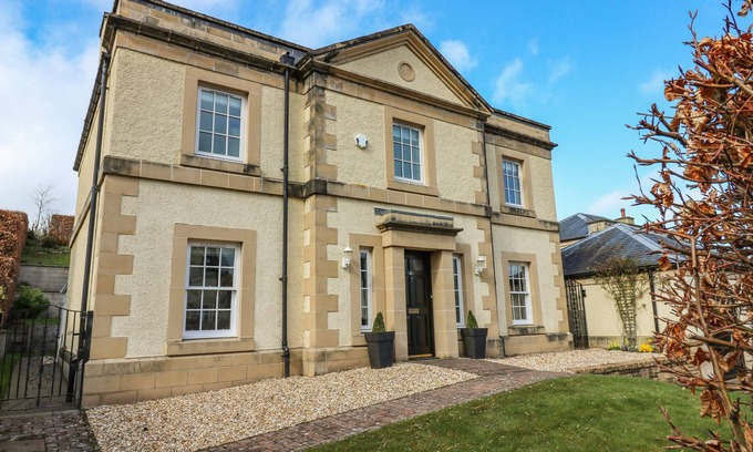 Kelso House | Pet-Friendly 40 Bowmont Court: Cozy Holiday Cottage in Kelso