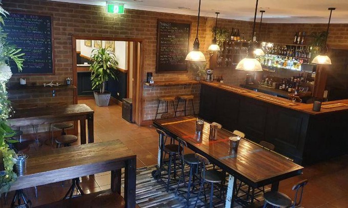 Lancefield Hotel | Spacious 40 m² Hotel with Pool for Up to 6 Guests