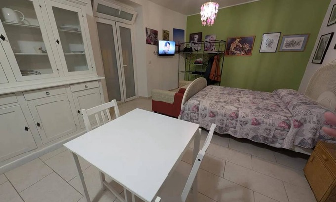 Municipio 4 Apartment | Oceanview Studio Flat for 2 Guests - Family Friendly Retreat