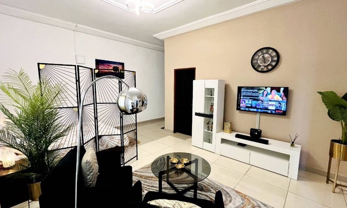 Angre Apartment | Cozy Studio Flat with Kitchen & Family-Friendly Amenities