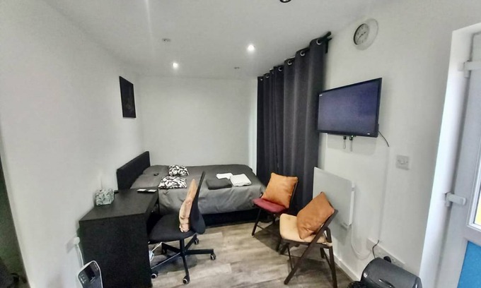 Yeading Apartment | Cozy 40 m² Studio Flat with Kitchen for Two Guests
