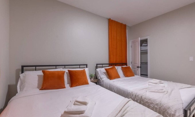 Ampere Apartment | Budget-Friendly Stay for 6 Near EWR Airport with Free Parking