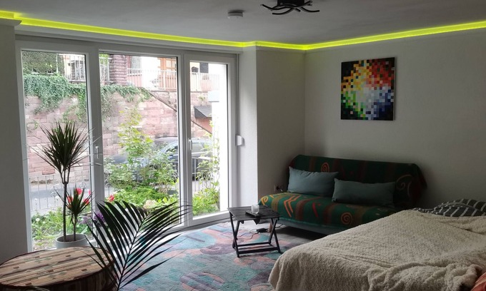 Euren Apartment | Cozy 40 qm Wohnung with Wintergarten and Child-Friendly Garden