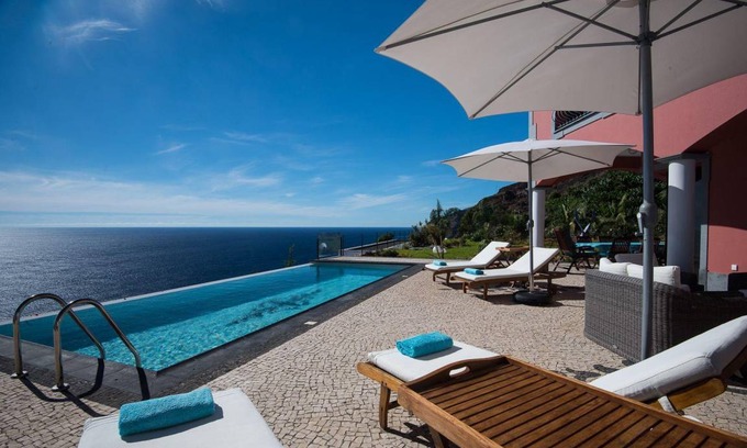 Arco da Calheta House | Spacious 3-Bedroom House with Pool - Rated 10/10 by Guests