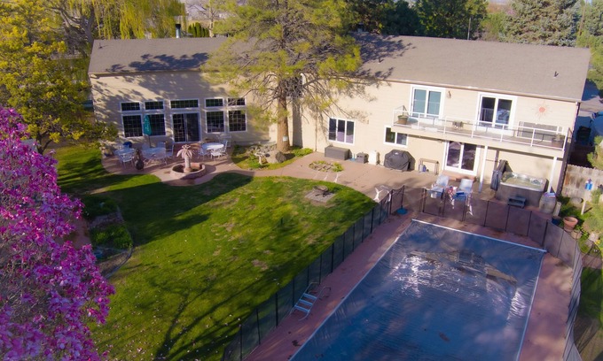 Tri-Cities House | Spacious Retreat with Ocean View, Pool & Hot Tub for 16