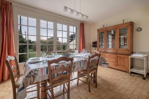 Prefailles House | Cozy Retreat for 6 at Pointe St Gildas with Ocean Views