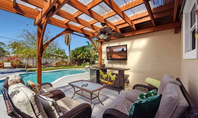 Wilton Manors Villa | Family-Friendly 401 Wilton Manors with Pool & Breakfast
