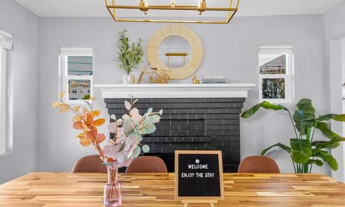 Wallingford House | Discover 4016 Main: Newly Remodeled House near UW & DT