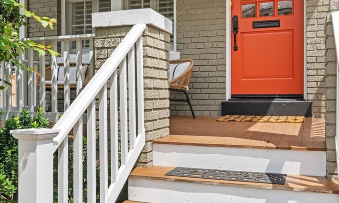 Old Town Alexandria House | Historic 402 House Near King St with Breakfast & Family Room