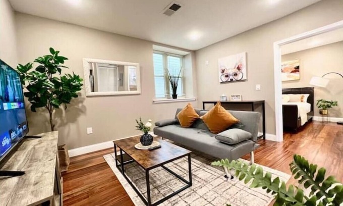 Center City Apartment | Stylish 1BDR Apartment in the Heart of Center City