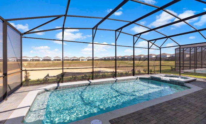 Davenport House | Spacious House with Private Pool for 20 Guests