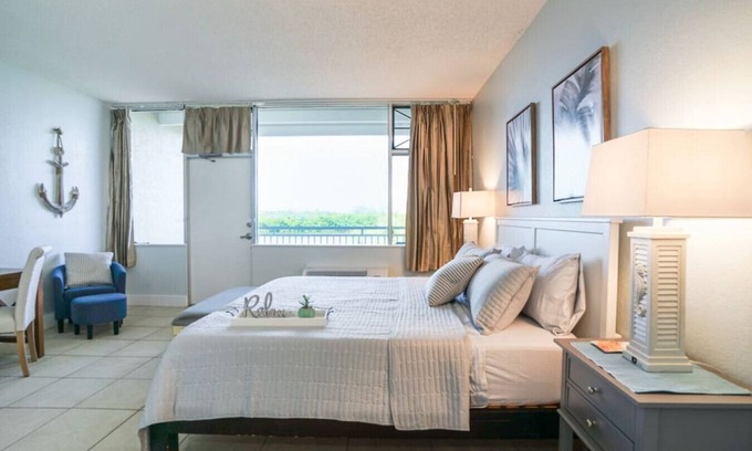 Ruskin Apartment | U409 Sun Rising: Waterview Balcony and Private Beach Access