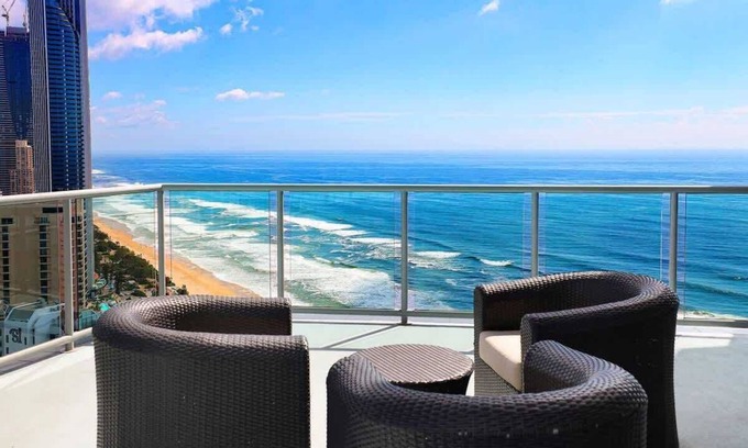 Surfers Paradise Apartment | Unforgettable Three-Bedroom ‘L Style’ Sub-Penthouse Escape