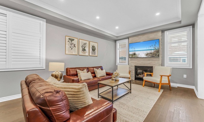 Halton Regional Municipality Apartment | 40min DT Toronto | King Bed | 5 Bedrooms