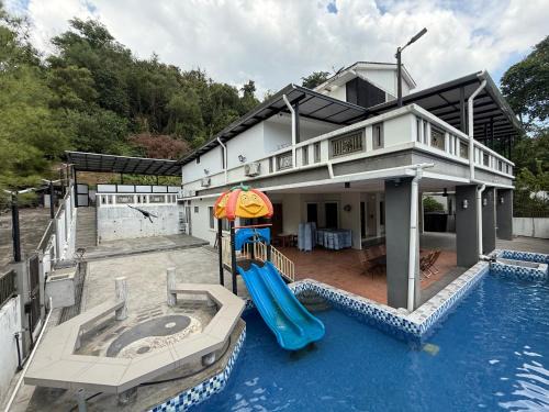 Bayan Lepas House | Family-Friendly 7BR Villa with Kids Pool near SPICE Arena