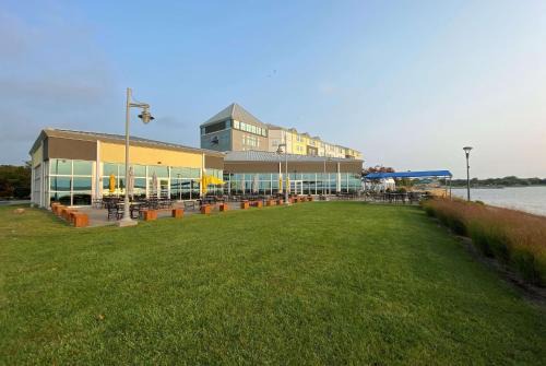 Geneva Hotel | Relax at 41 Lakefront Hotel: Eco-Friendly & Pet Friendly Stay