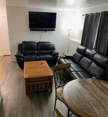 Midtown Anchorage Apartment | Perfect 2 Bedroom Apartment with Breakfast & Pet-Friendly Options