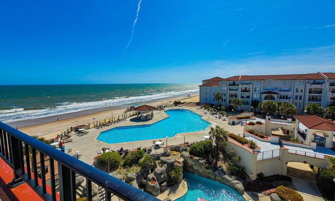 North Topsail Beach Condo | Oceanfront Villa Capriani Condo with Pool & Hot Tub