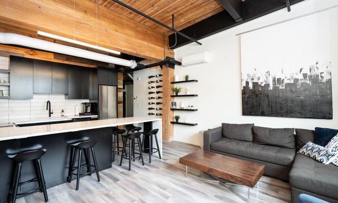 Exchange District Condo | Modern Loft Retreat | Pet Friendly & Pool Access in Exchange District