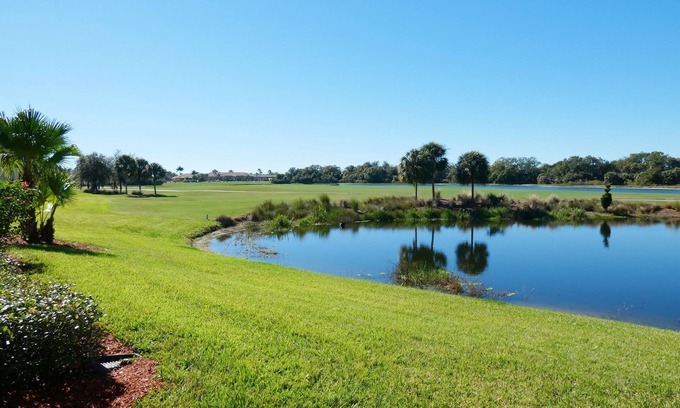 Bradenton House | Beautiful Golf View Coach Home with Pool & Pet-Friendly Perks