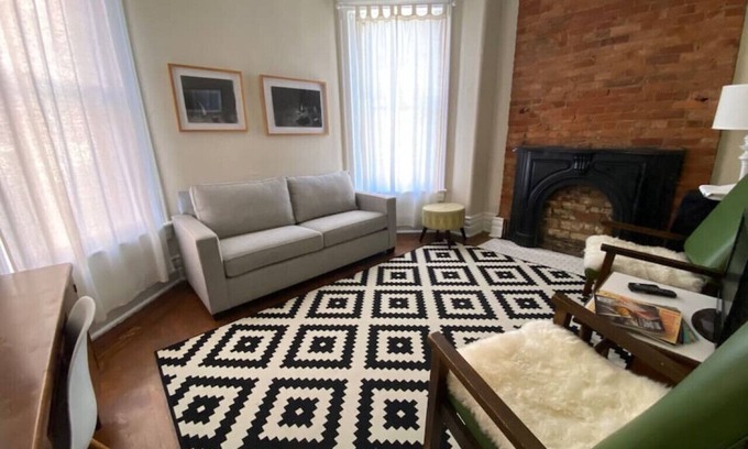 Old Louisville Apartment | Mid Century Vibes at Stellar Suites | Top-Rated St. James Ct