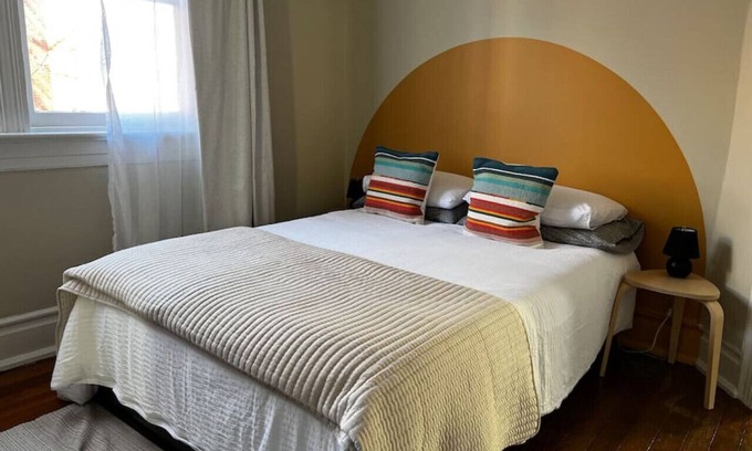 Old Louisville Apartment | Cozy Stellar Suites with Kitchen & Breakfast in St. James Ct