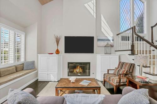 Corona del Mar House | 416 Dahlia - Family-Friendly Retreat with 9/10 Guest Rating