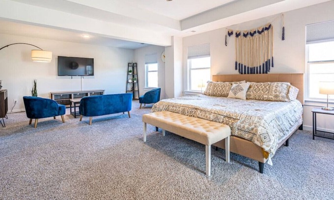 Huntsville House | 4201 Textile Ln VALOR Cal · 3500 Sq Feet / 5 Bed 4 Bath / King Bed Home!