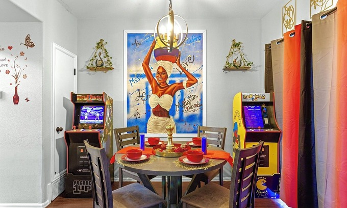Thornton House | 420Friendly HotTub Home Game Arcade