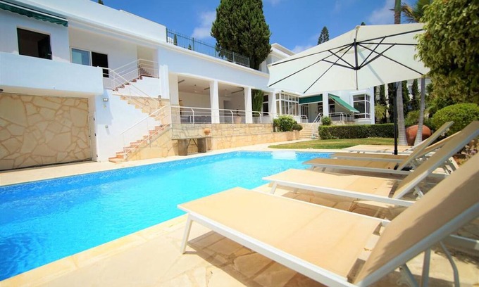 Peyia Town Villa | Spacious 6-Bedroom Villa with Pool for Up to 12 Guests