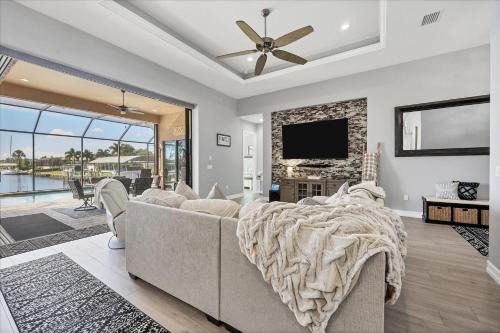 Edgewater House | 4286 Harbor