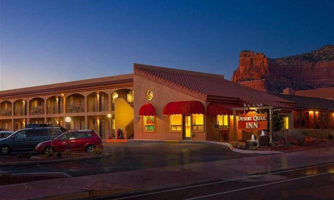 Oak Creek Hotel | Cozy 5-Star Motel with Pool for Up to 4 Guests