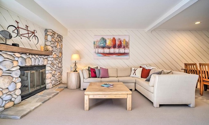 Elkhorn Village House | Relax at 4311 Fairway 9 with Pool and Hot Tub Access