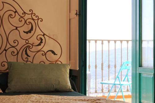 Castellabate Historic Centre House | Family-Friendly 44 Passi Holiday Home with Top Guest Ratings